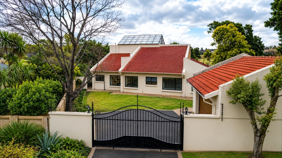 To Let 5 Bedroom Property for Rent in Van Der Hoff Park North West